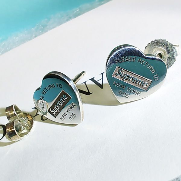 Supreme×Tiffany& Co.コラボピアス 希少】Supreme × Tiffany & Co. Heart Tag Stud Earrings