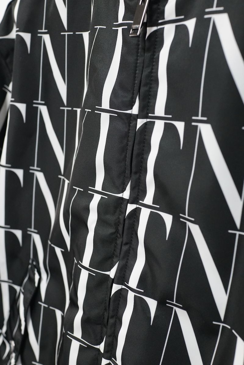 VALENTINO ヴァレンティノ ボンバージャケット VLTNロゴ プリント 総柄