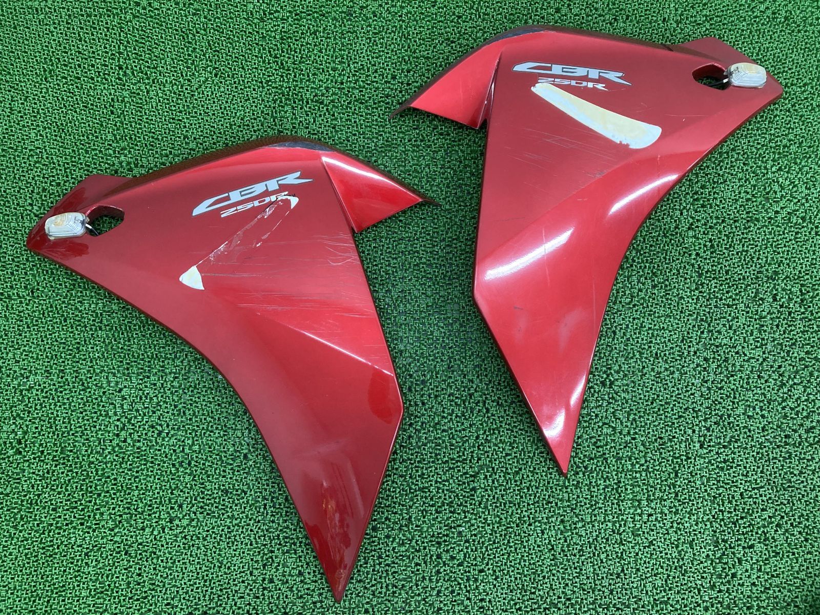 CBR250R サイドカウル 左右 赤M KPP ホンダ 純正 中古 バイク 部品 MC41 ミドルカウル 修復素材やペイント素材に 品薄 希少品