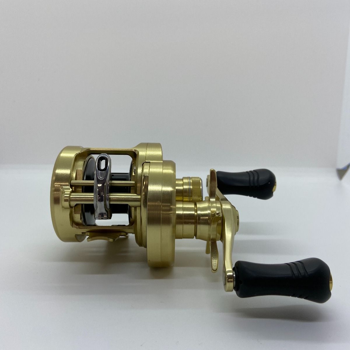 SHIMANO - ΨΨSHIMANO シマノ  ベイトリール　14カルカッタコンクエスト 201　箱付　　 03205 ΨΨSHIMANO シマノ ベイトリール 14カルカッタコンクエスト 201