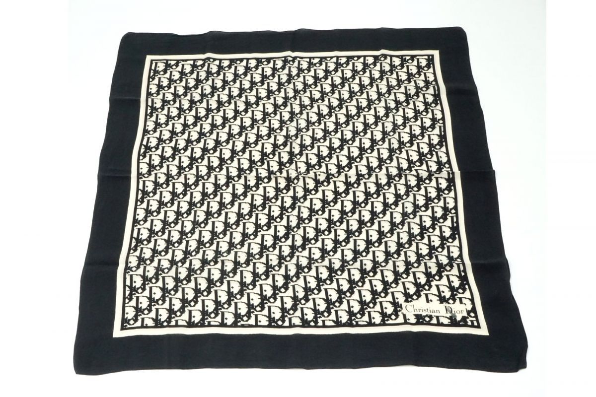 katespadeノットミディアムクロスボディミルクグラスとリボンバングル