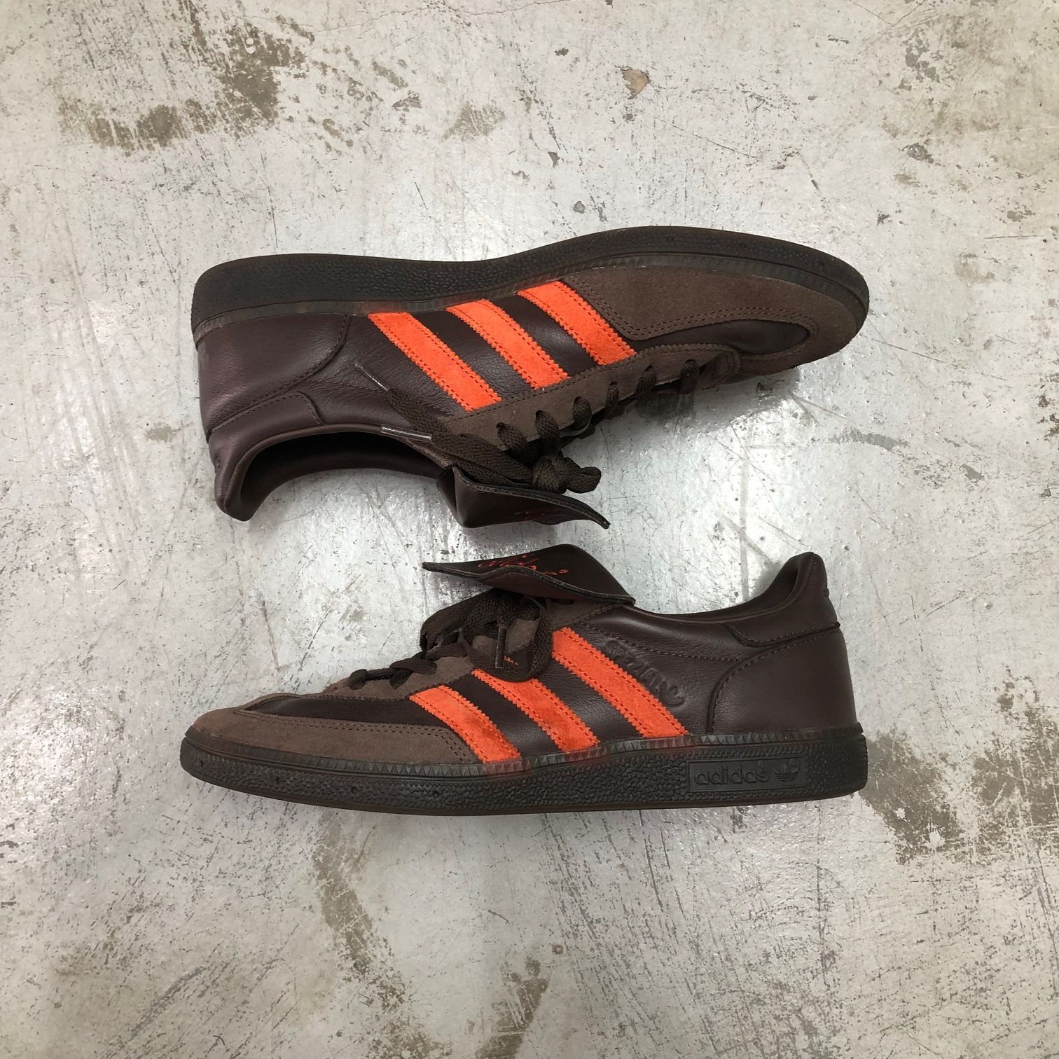 靴 Shukyu adidas E-WAX Brown adidas Handball Spezial Shukyu × Ewax Brown メンズ - HP6694 - JP