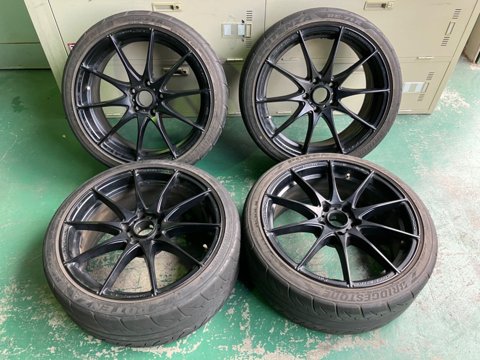 ミニ対応 O・Z REACING 215/40/R18 89W ブリジストンタイヤ 中古4本 RE