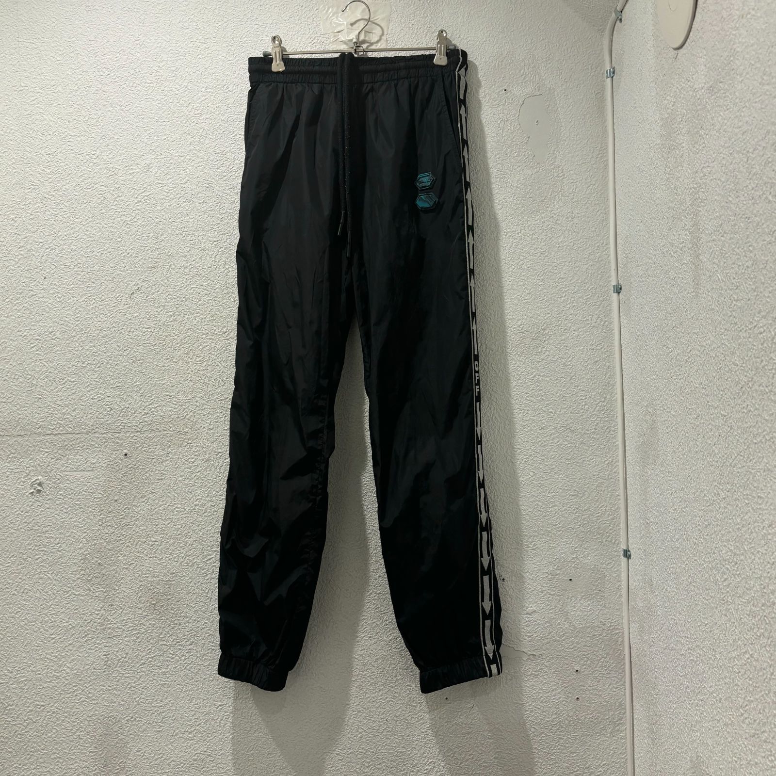 Off-White オフホワイト ナイロンパンツ【表参道t】 - メルカリ