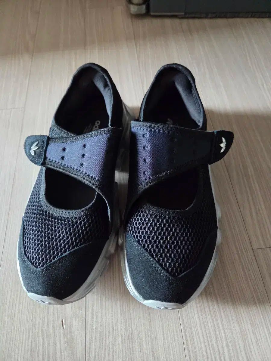 アディダス アディフォーム MEGA ジェイン 235