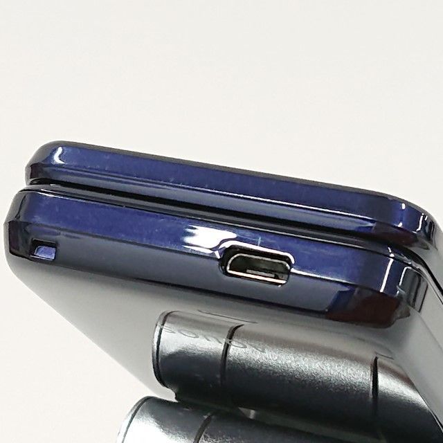 AQUOS ケータイ SH-01J ドコモ ブルーブラック 送料無料 本体 c10114