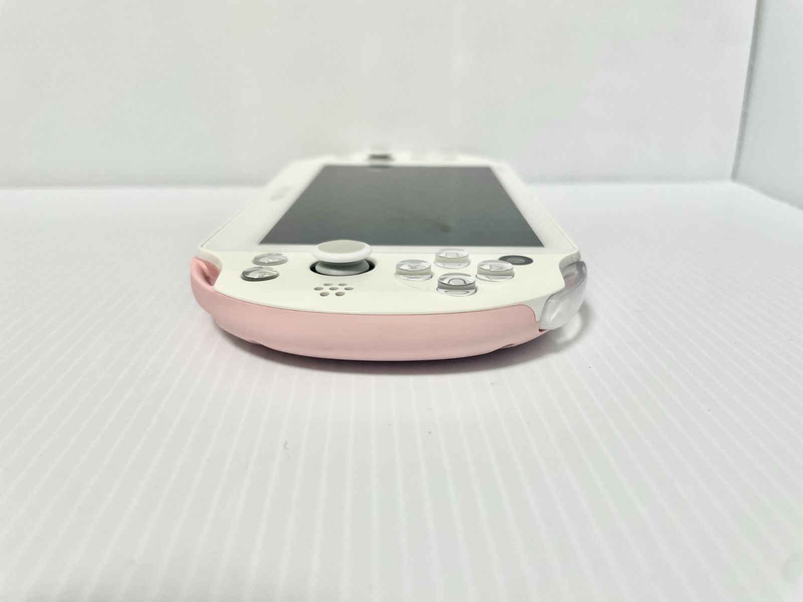 ☆新品未使用☆PS Vita PCH-2000ZA19 ライトピンク／ホワイト