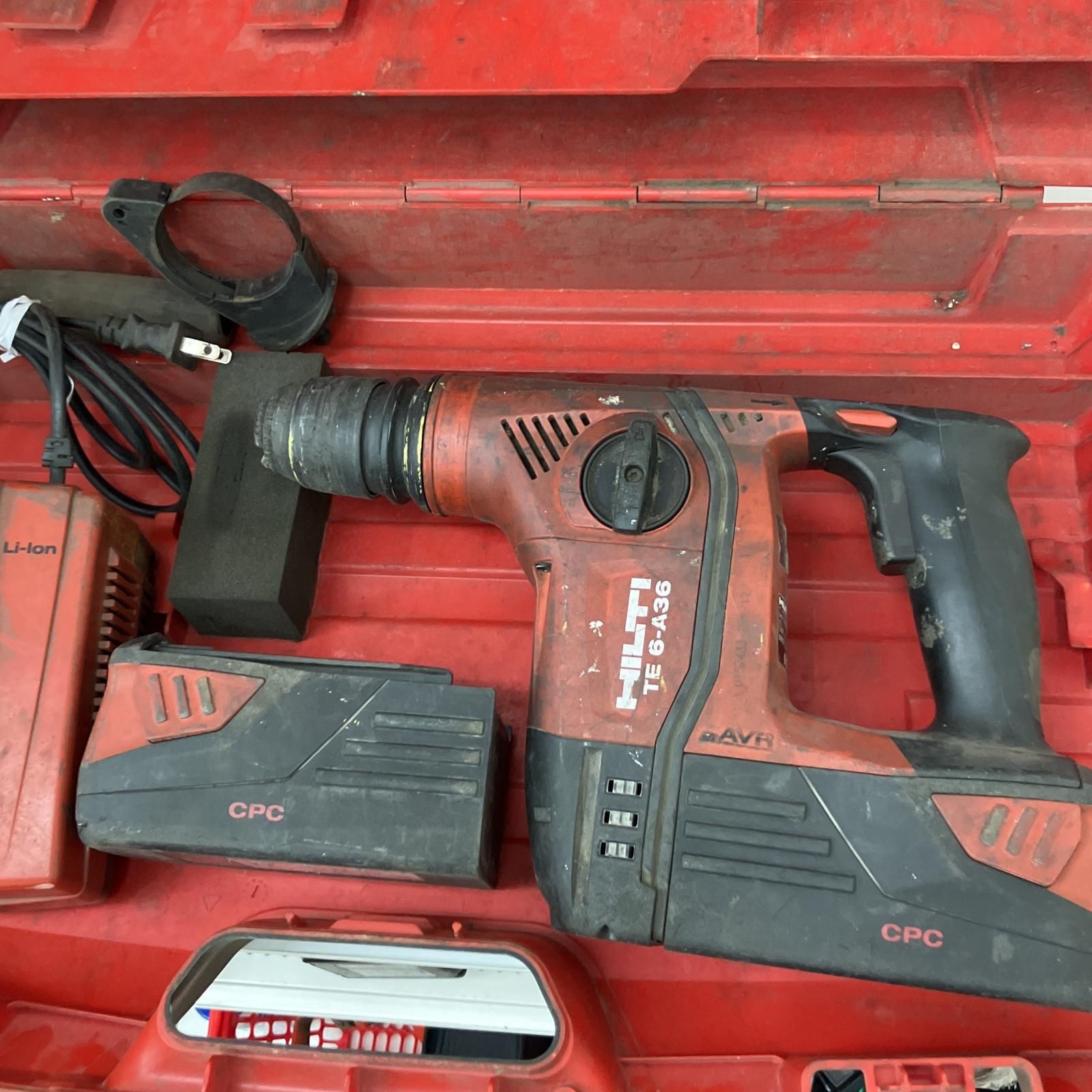 △△Hilti ヒルティ ハンマドリル 充電器 充電池2個 ケース付 TE 6-A36 レッド