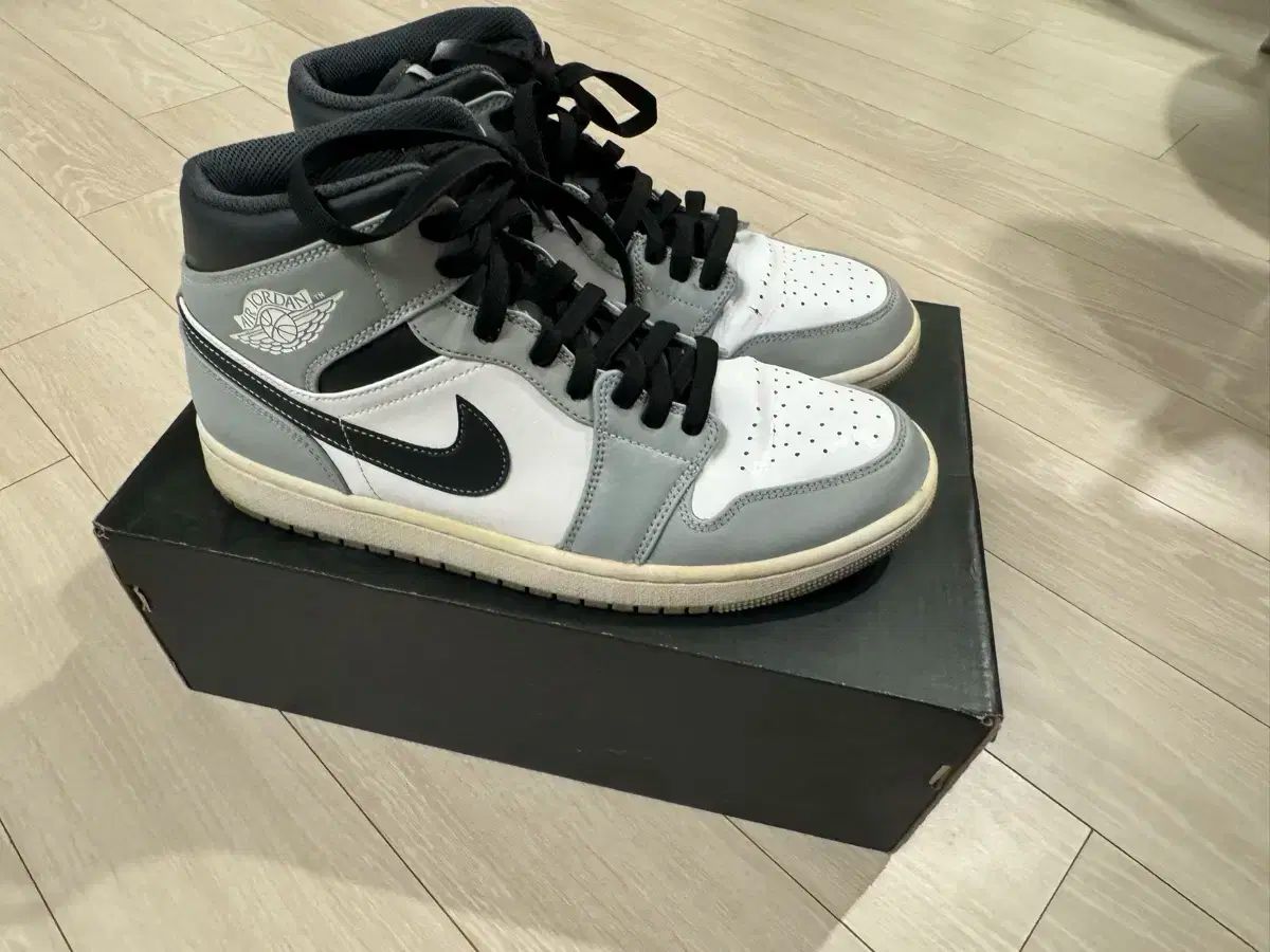 NIKE