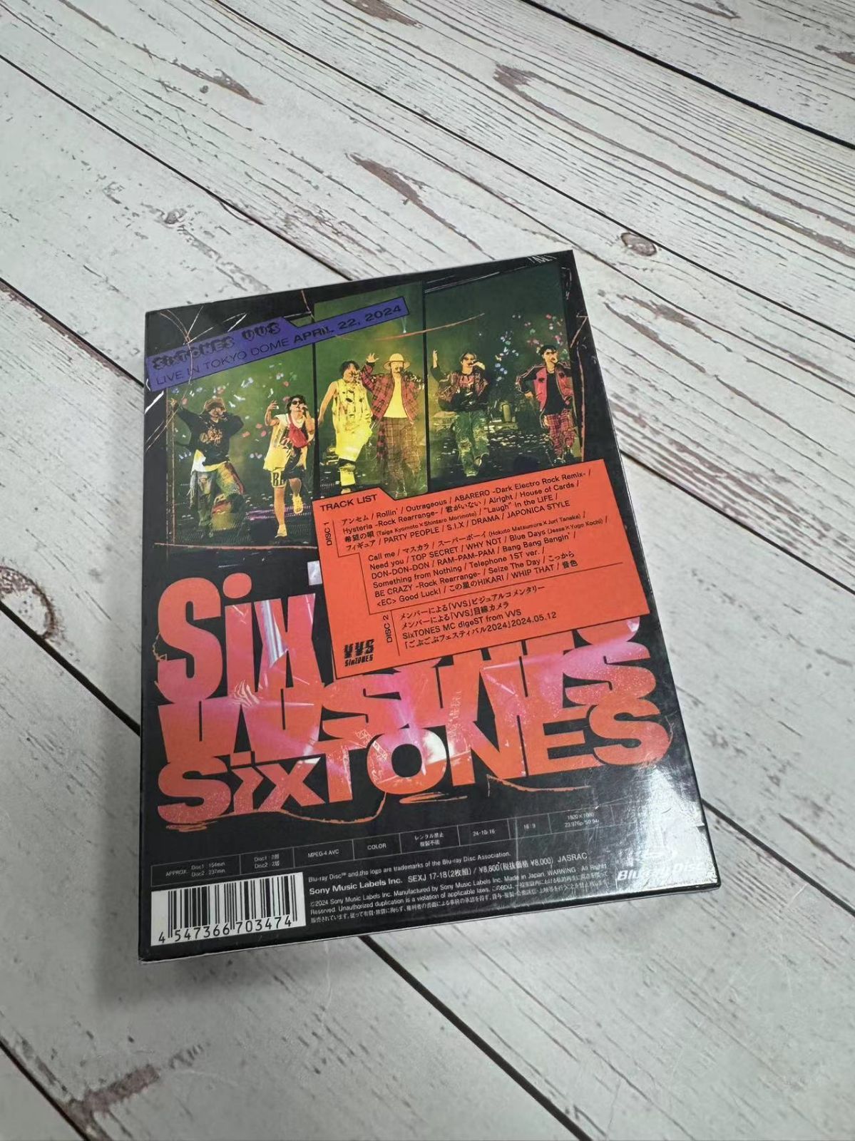 Amazon.co.jp: VVS (初回盤) (BD) [Blu-ray] : SixTONES: DVD