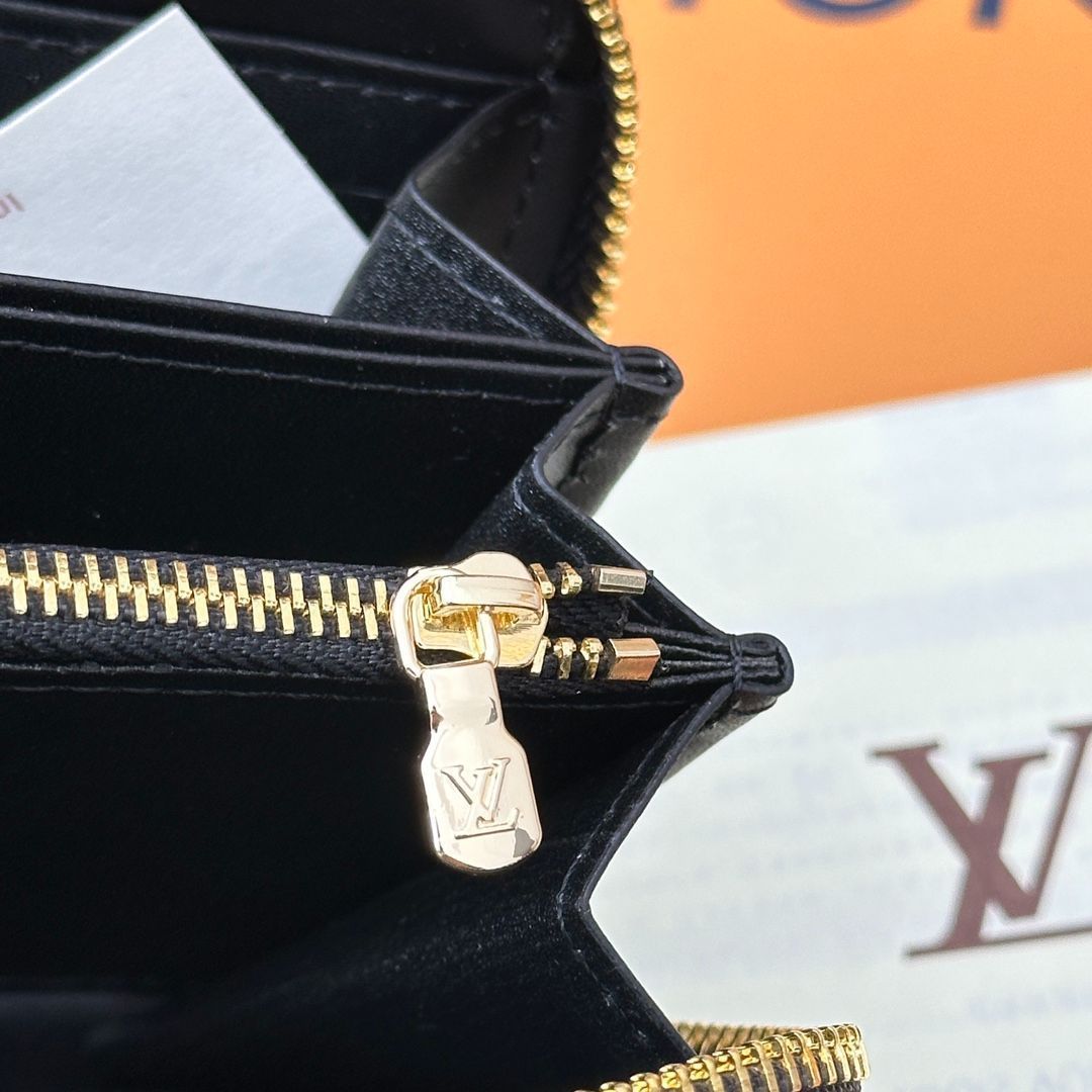 【未使用に近い】LOUIS VUITTON エピ　総柄　エンボス　ラウンド m62931-5.jpg