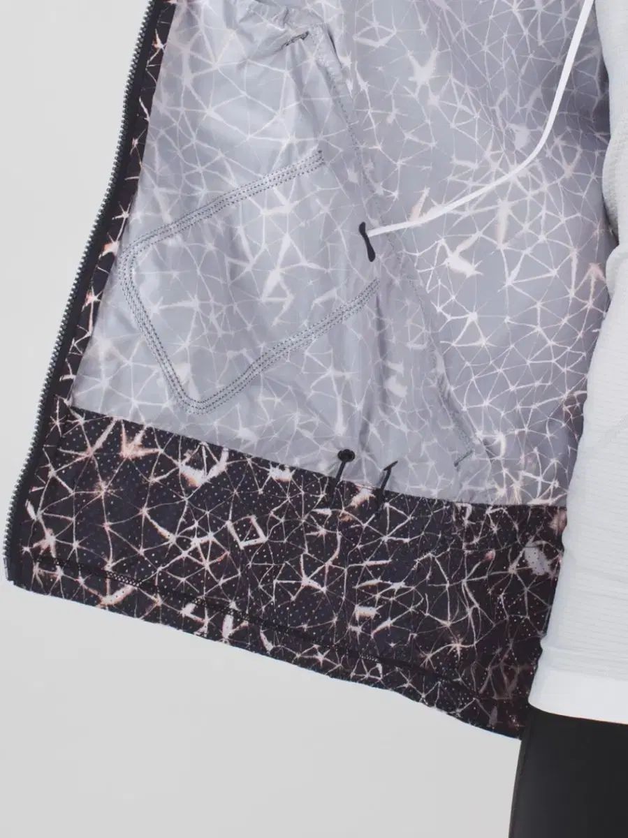 軽量 ウィンドブレーカー