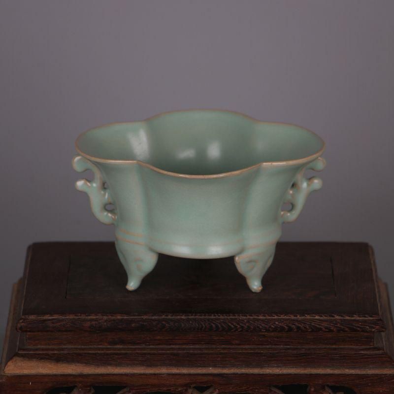 宋汝窯青釉鉄胎獅子油灯  装飾品 現代工芸品 美術品 置物 宋汝窯青釉鉄胎獅子油灯 装飾品 現代工芸品 美術品