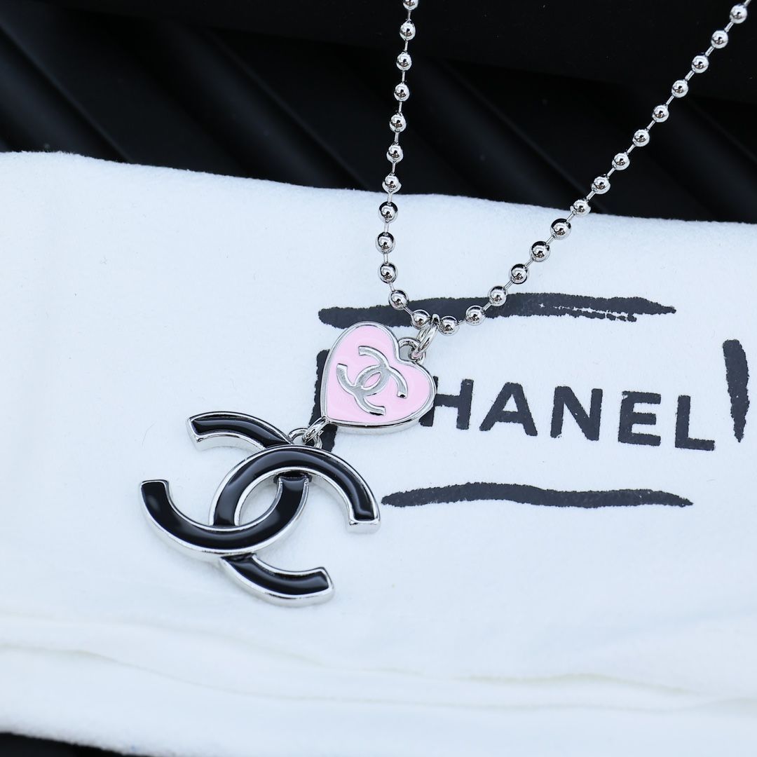 CHANEL】シャネル 新品 24コレクション キュートシリーズ ピンクハート＆ブラックロゴ エナメルネックレス - メルカリ