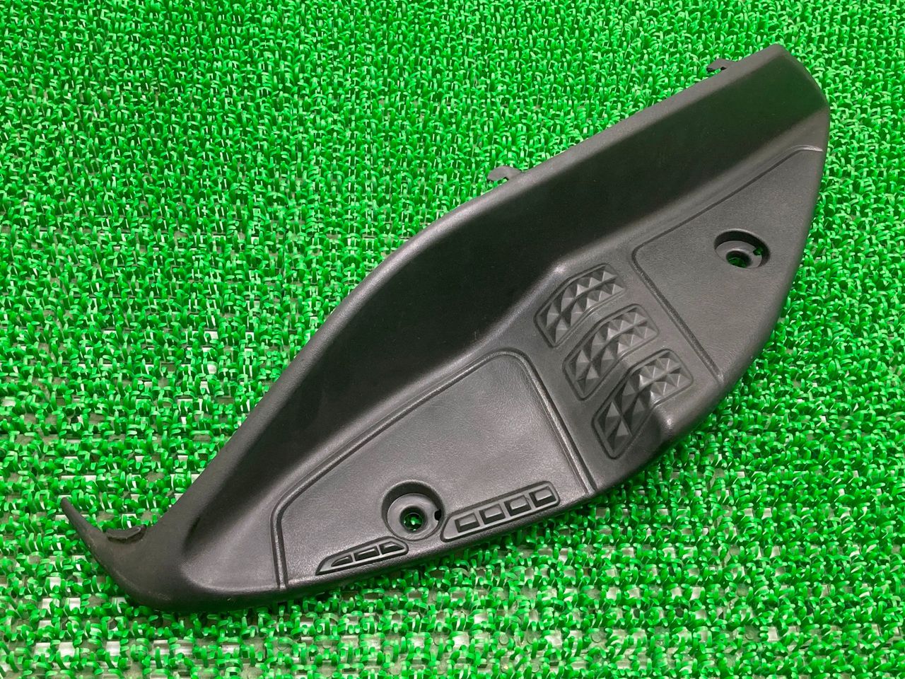 マジェスティ125 タンデムステップインナーカウル 右 在庫有 即納 ヤマハ 純正 新品 バイク 部品 在庫有り 即納可 車検 Genuine