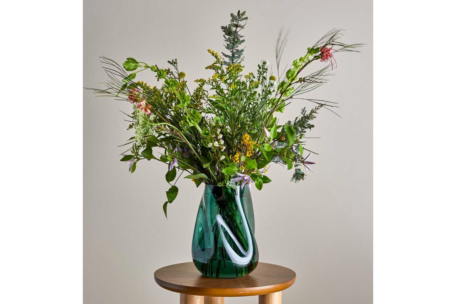 インテリア小物 グリーンの色合いが美しいフラワーベース Ingolf Vase
