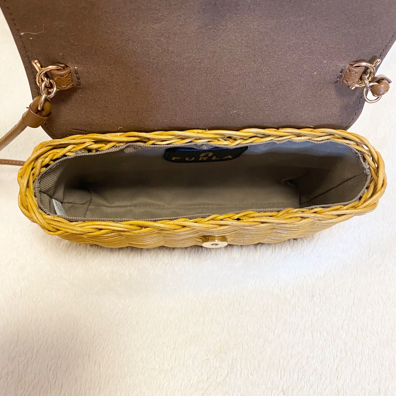 新品 2024モデル FURLA フルラ ショルダーバッグ/クロスボディバッグ 