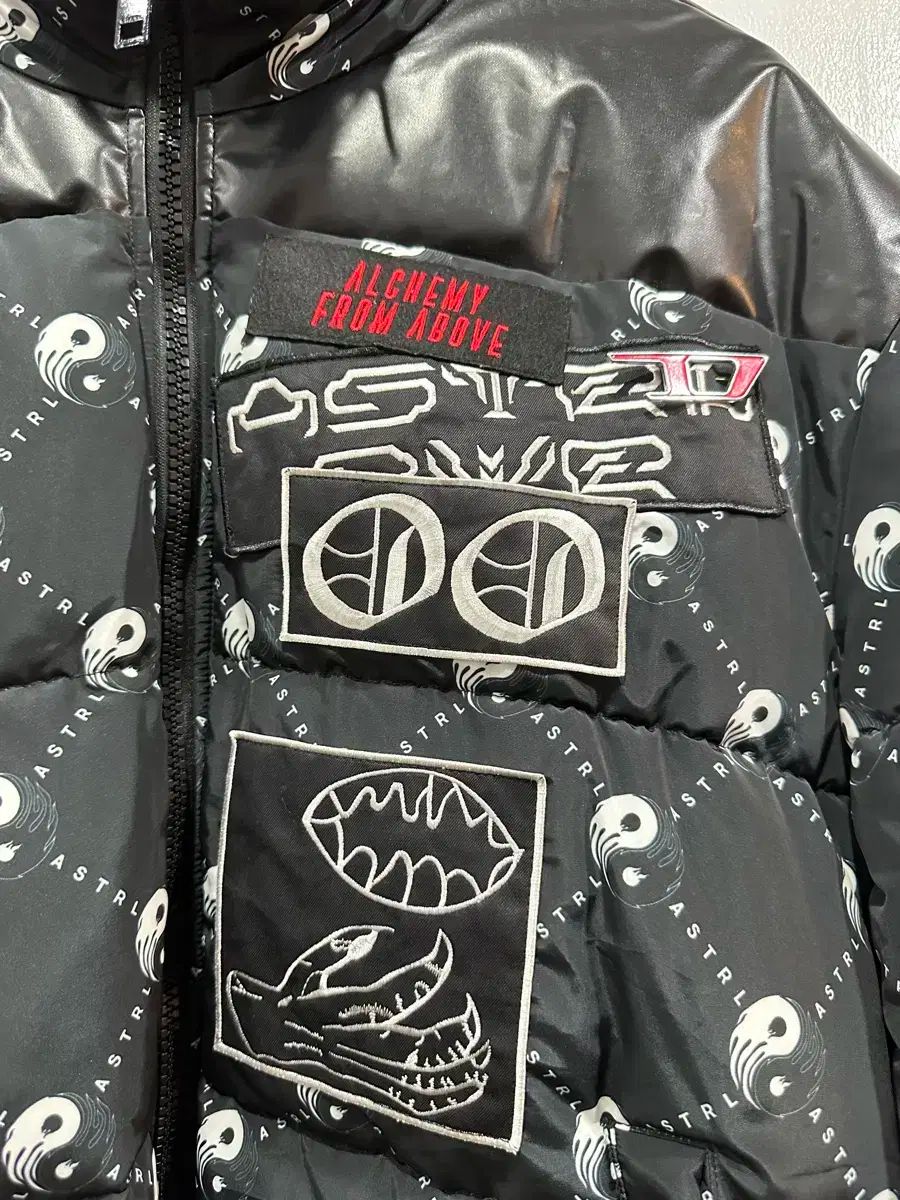 DIESEL ディーゼル 刺繍パッチ ショートダウン