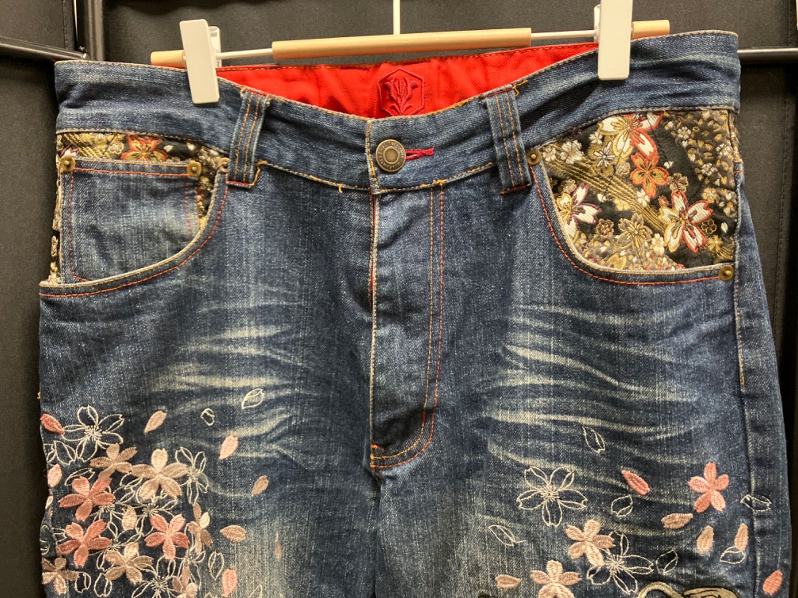最終値下げ】 ◇華鳥風月 和柄デニムパンツ 桜 鯉刺繍 32サイズ - メルカリ
