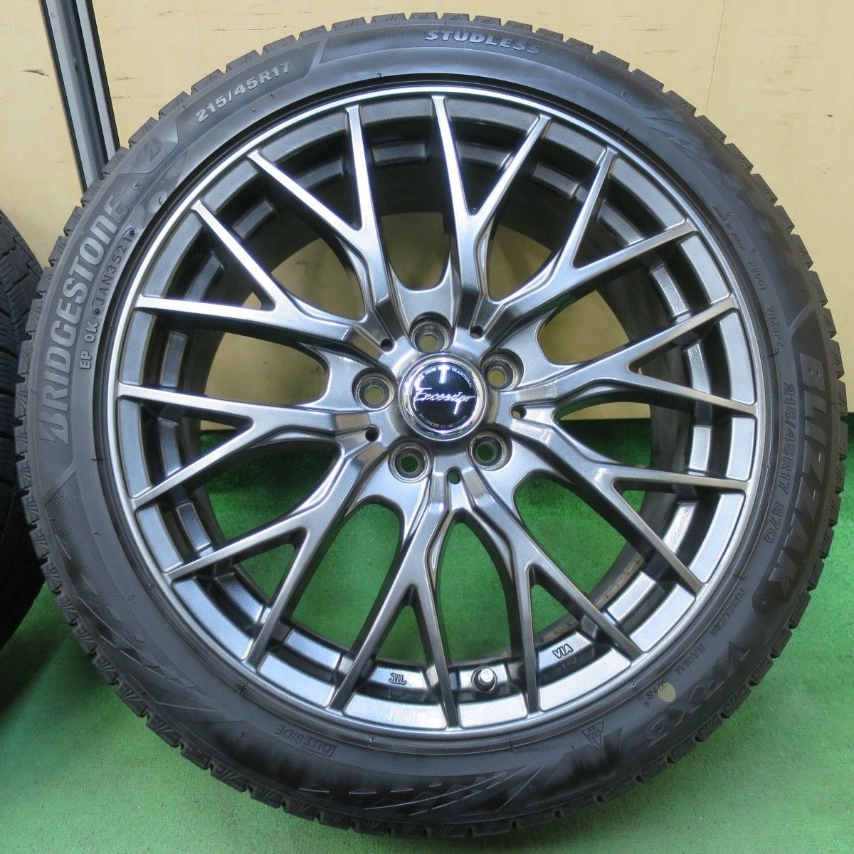 バリ溝！21年！キレイ！9.5分☆プリウス 等 215/45R17