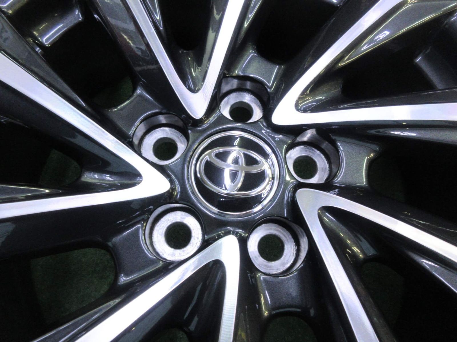 90系ヴォクシーＳ-Ｚ純正ホイール 6J-17