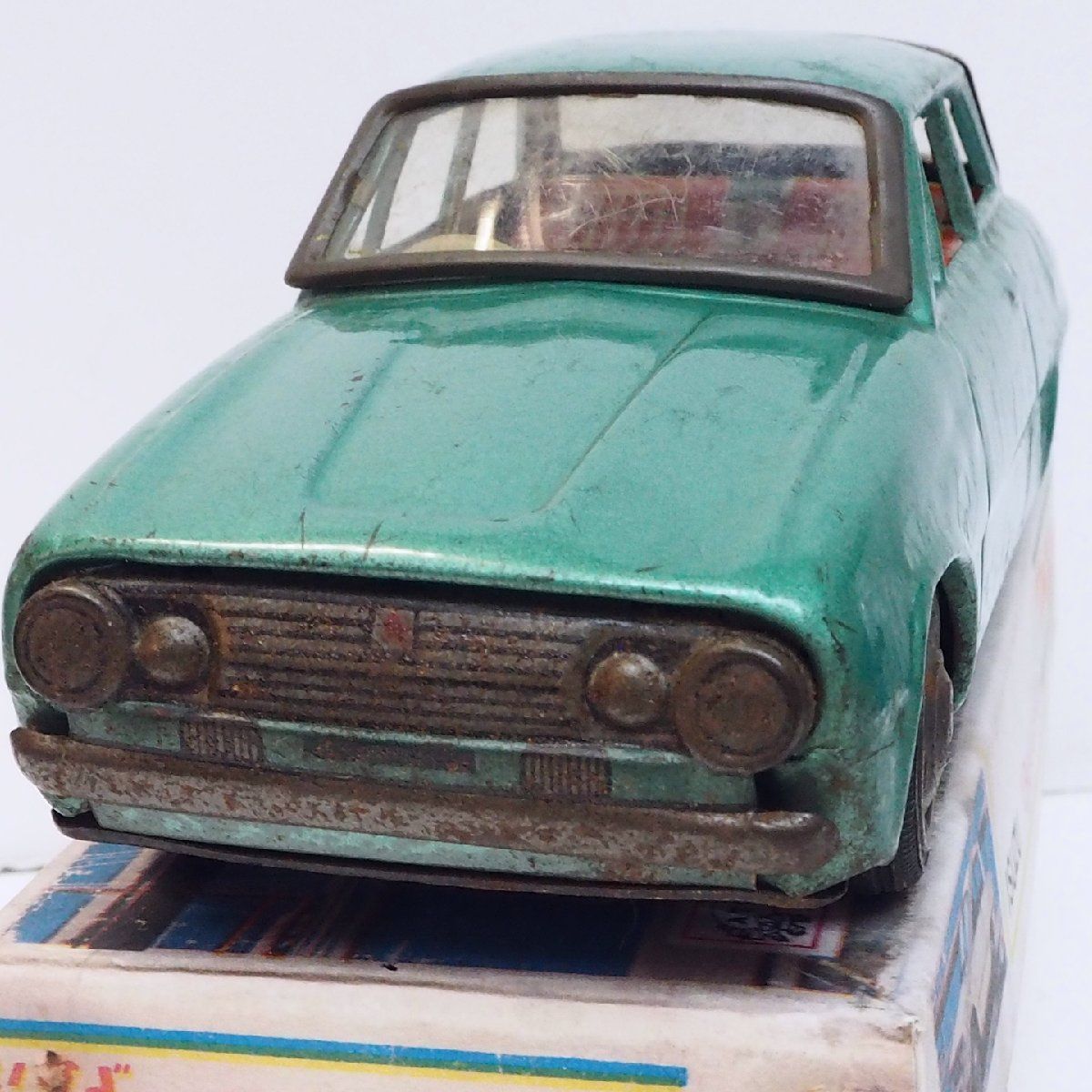 旭玩具【トヨタ パブリカ白ホワイト】ブリキ ミニチュア自動車□箱付