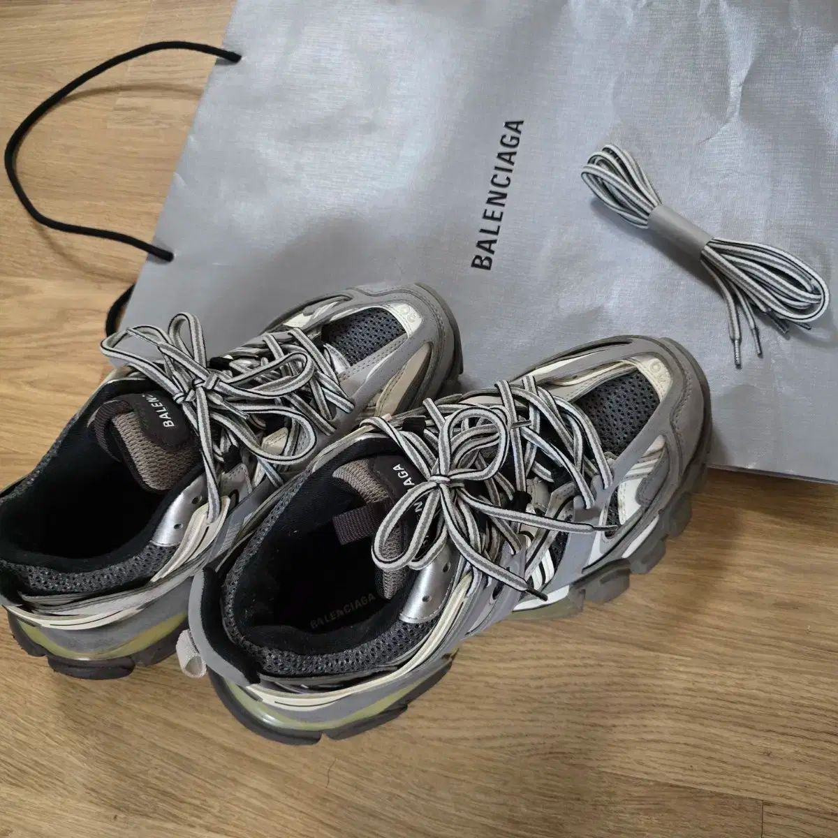 Balenciage track メッシュスニーカー グレー 【公式通販】