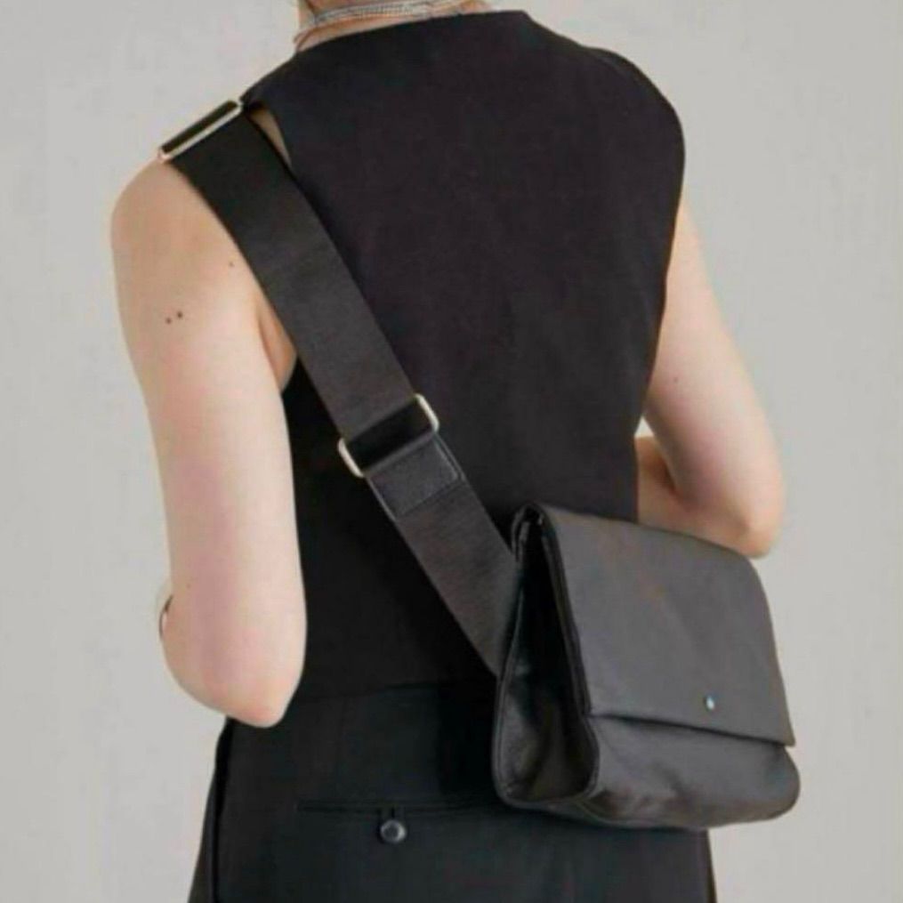 ear PAPILLONNER イアパピヨネ ワイドテープショルダーバッグ レザー