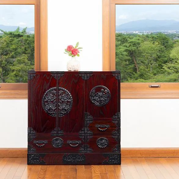 仙台箪笥　帖面箪笥　拭き漆塗り　民芸家具　工芸品　鍛造金具　牡丹