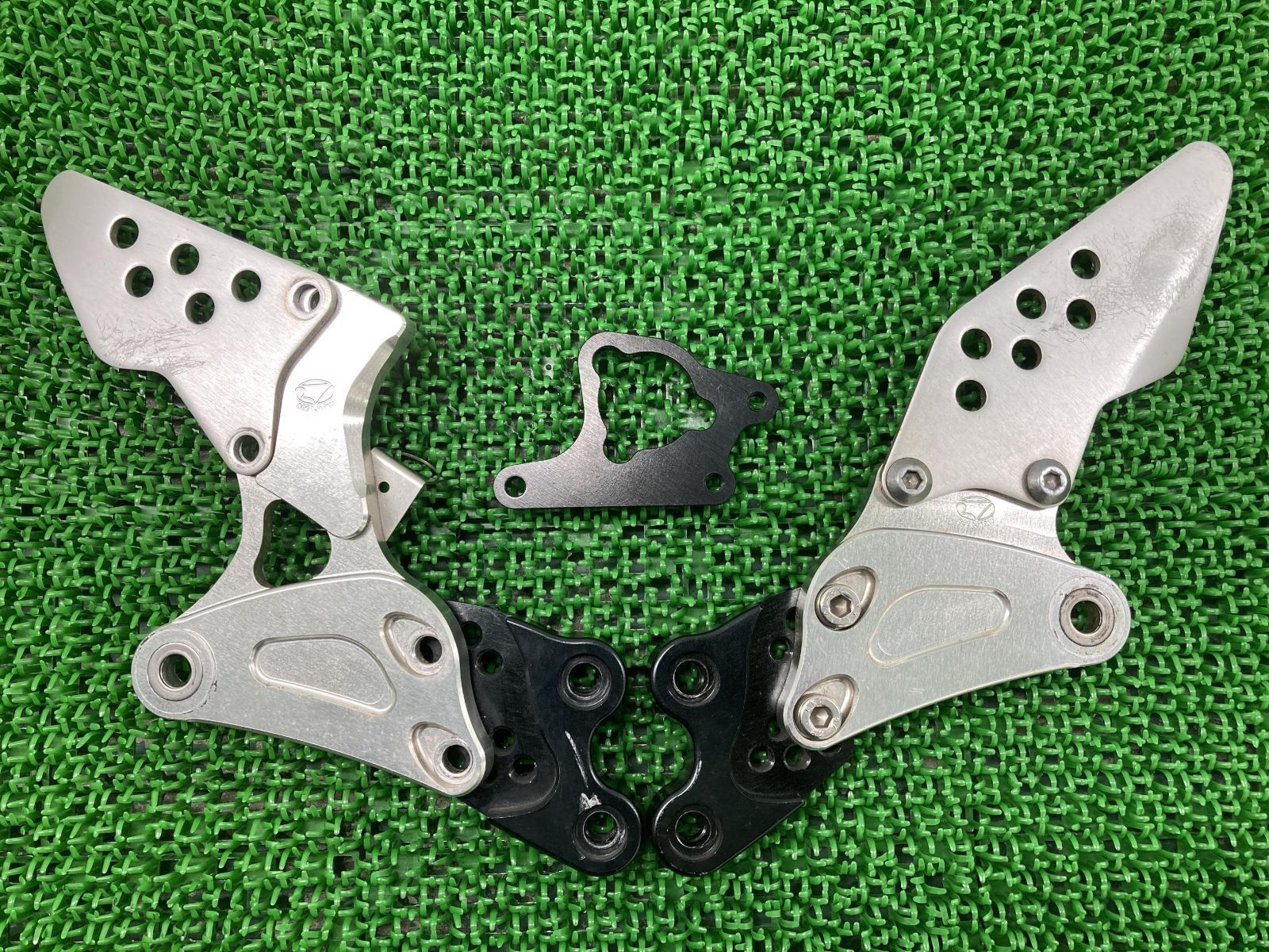 BEET製ZX-10R ステップ 左右 社外 中古 バイク 部品 ZXT00C ハイパー