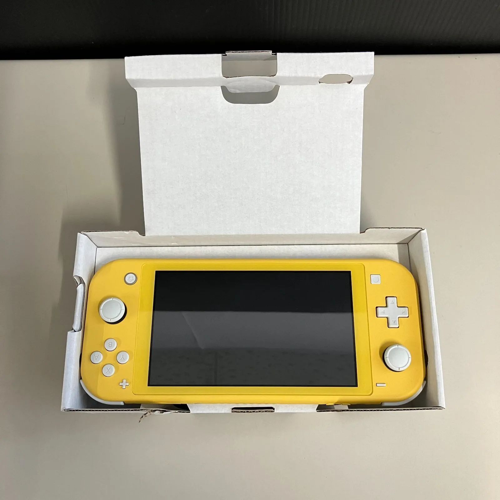 任天堂 Switch Lite ニンテンドー スイッチライト イエロー 本体【むつ