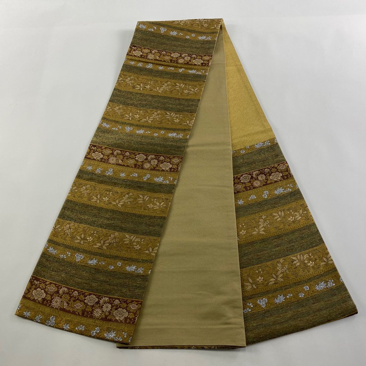 美品】 袋帯 秀品 段縞 草花 箔 黄土色 六通 正絹 【中古】 - メルカリ