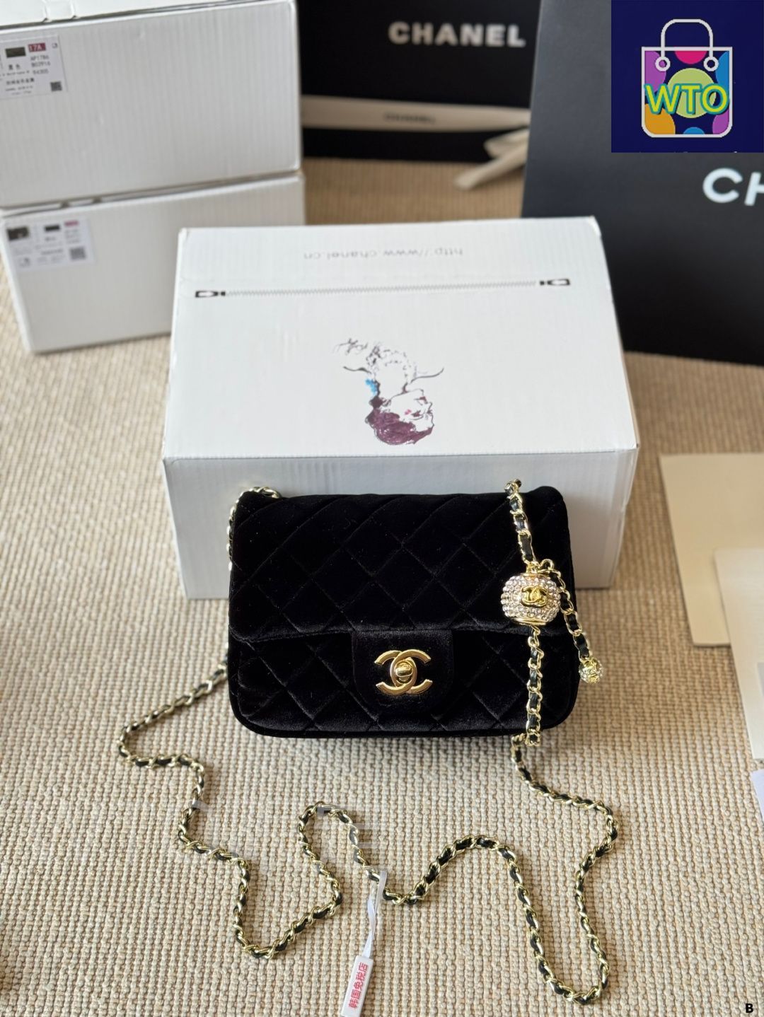 今日特価】Chanel 黒金ベルベットドリルボール シャネル 小羊皮