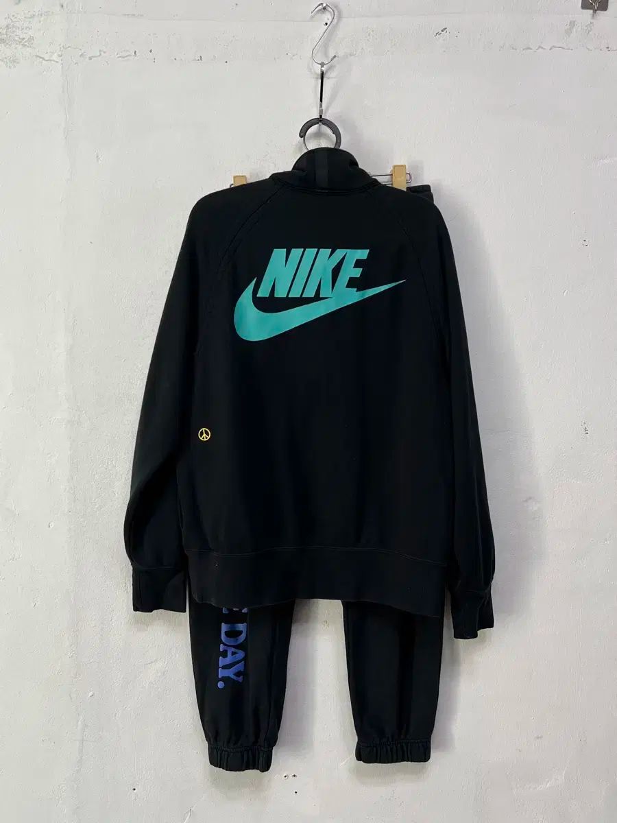 Nike(ナイキ） 持っている いい一日 トレーナー セットアップ