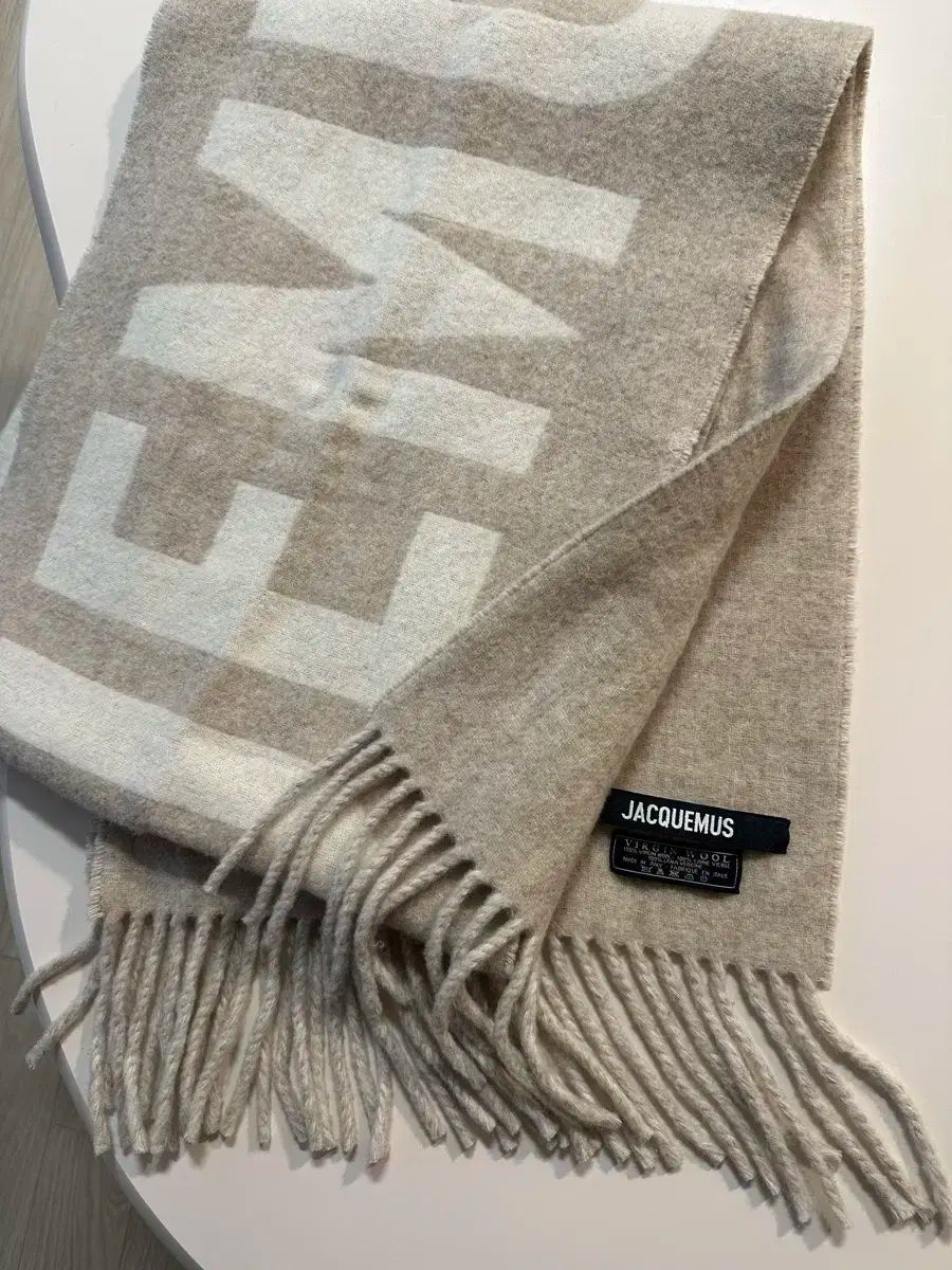 ジャックムス ピンク ロゴ入り マフラー フリンジ付き JACQUEMUS