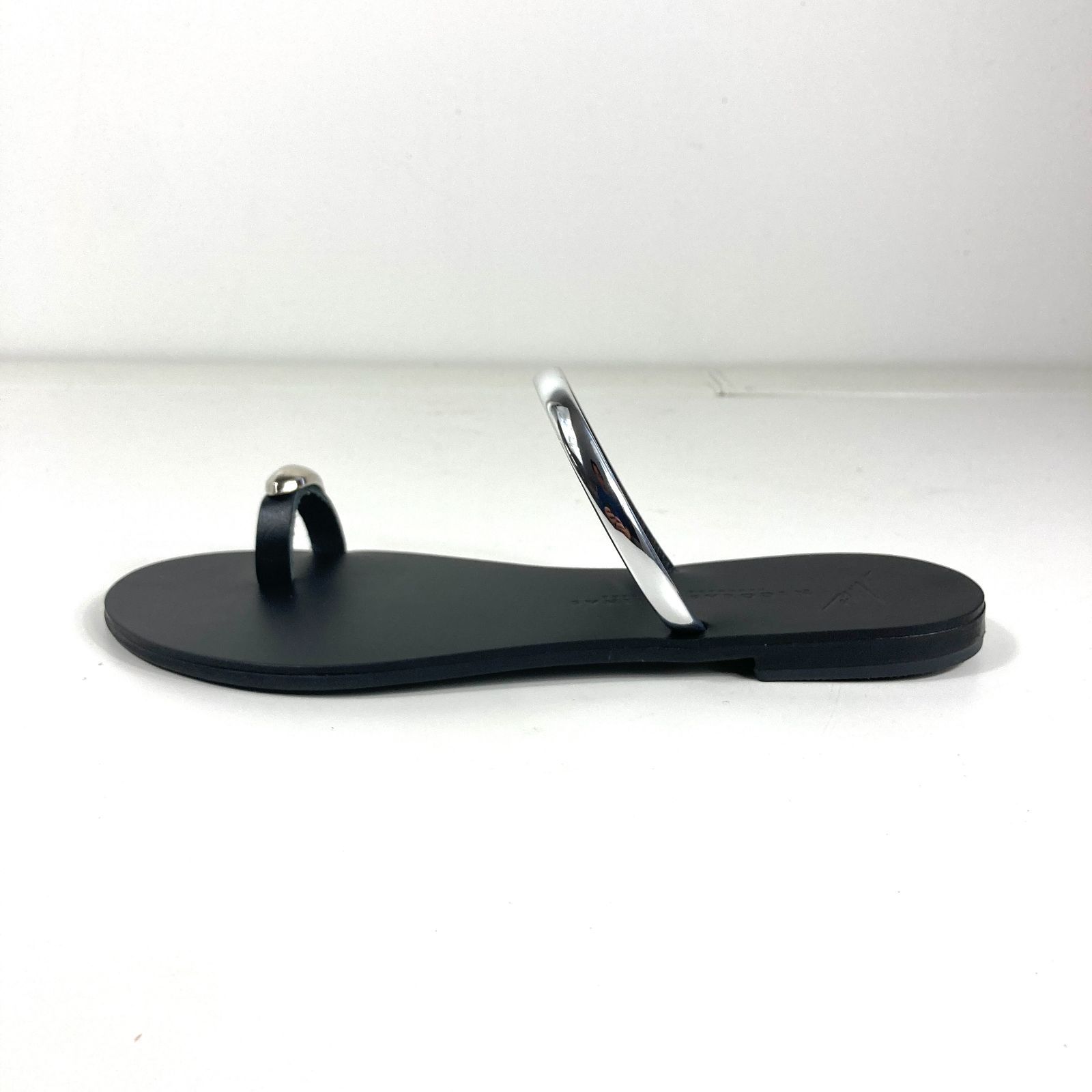 フラットサンダル 五明祐子 Styling by MAKOTO FUKUDA 五明祐子さんが