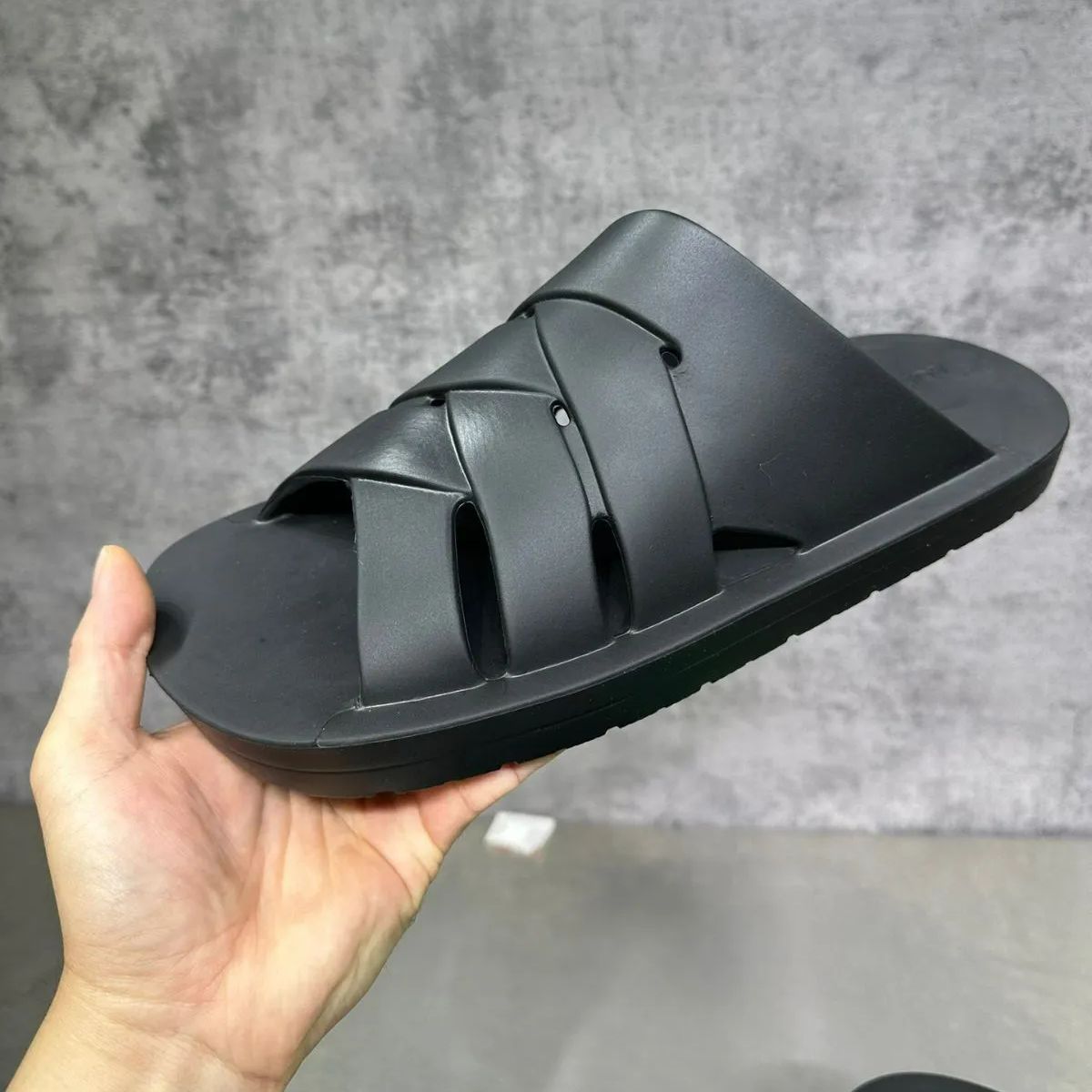 BOTTEGA VENETA ボッテガヴェネタ 23SS ミュール ラバーサンダル ブラック