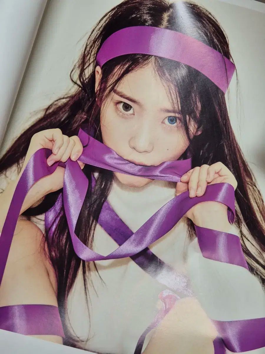 IU アイユ ポスター チャットシェア