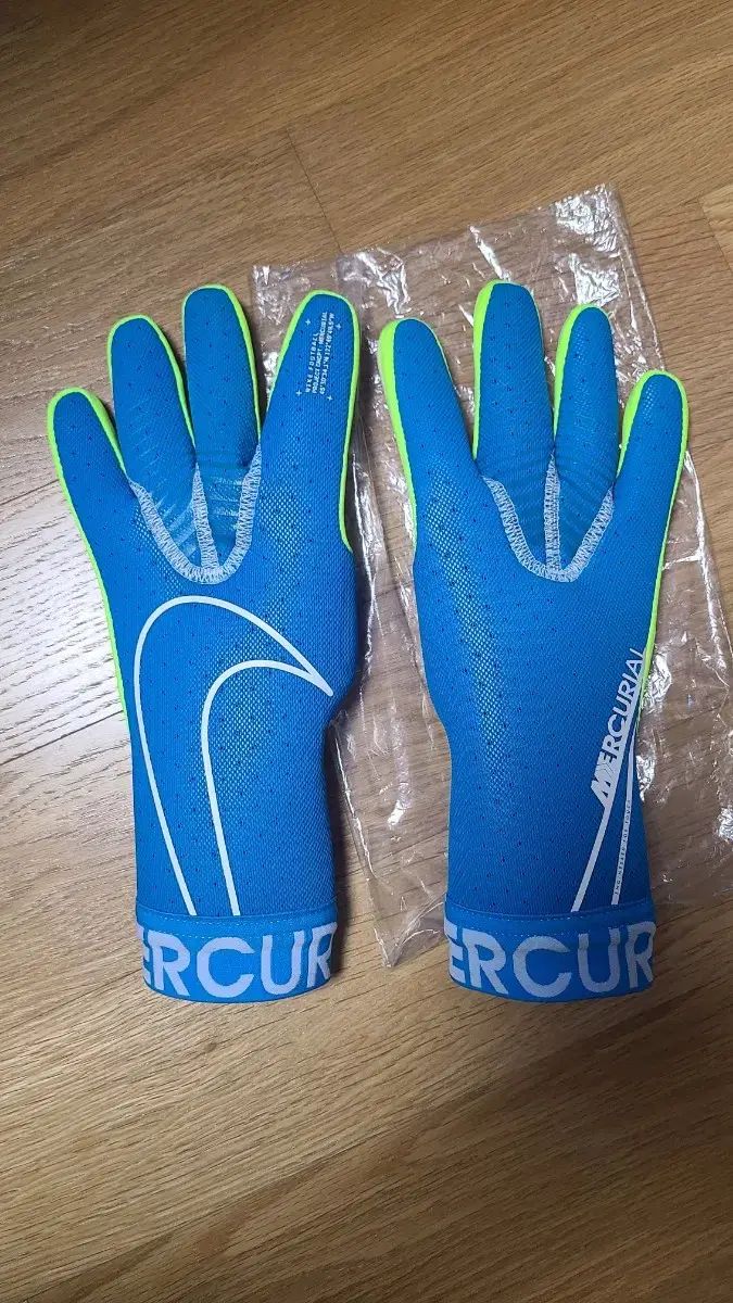 当選品☆レア】アディダスサッカーボール5号テルスター 2018 ワールド