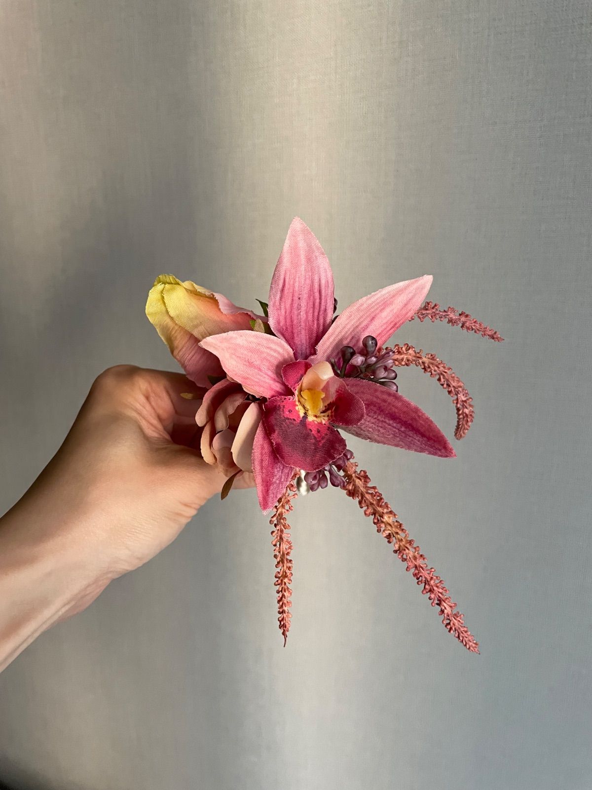 移転セール特価品！！ウエディングブーケ　造花　アーティフィシャルフラワーブーケ ウェディングブーケ ブートニア アーティフィシャルフラワー