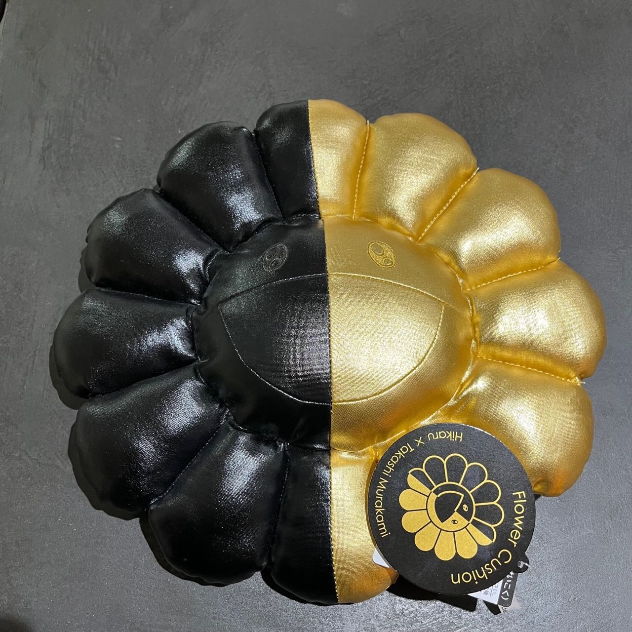 ヒカル × 村上隆 コラボクッション 60cm WEBショップにて販売中の村上隆×ヒカル コラボレーションお花