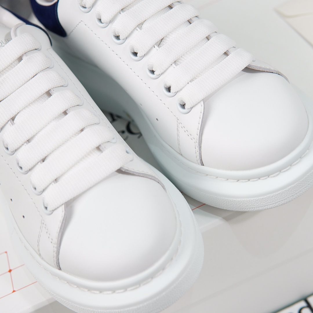 Alexander McQueen ホワイト ローカット スニーカー Alexander McQueen ホワイトスニーカー
