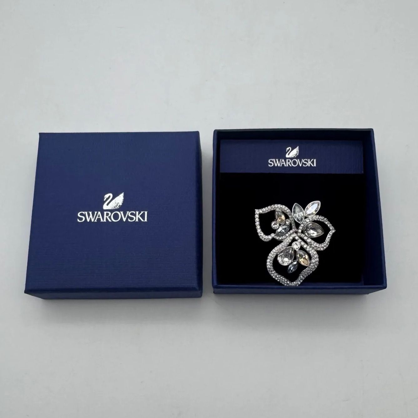 SWAROVSKI スワロフスキー ブローチ リーフモチーフ え250705-3