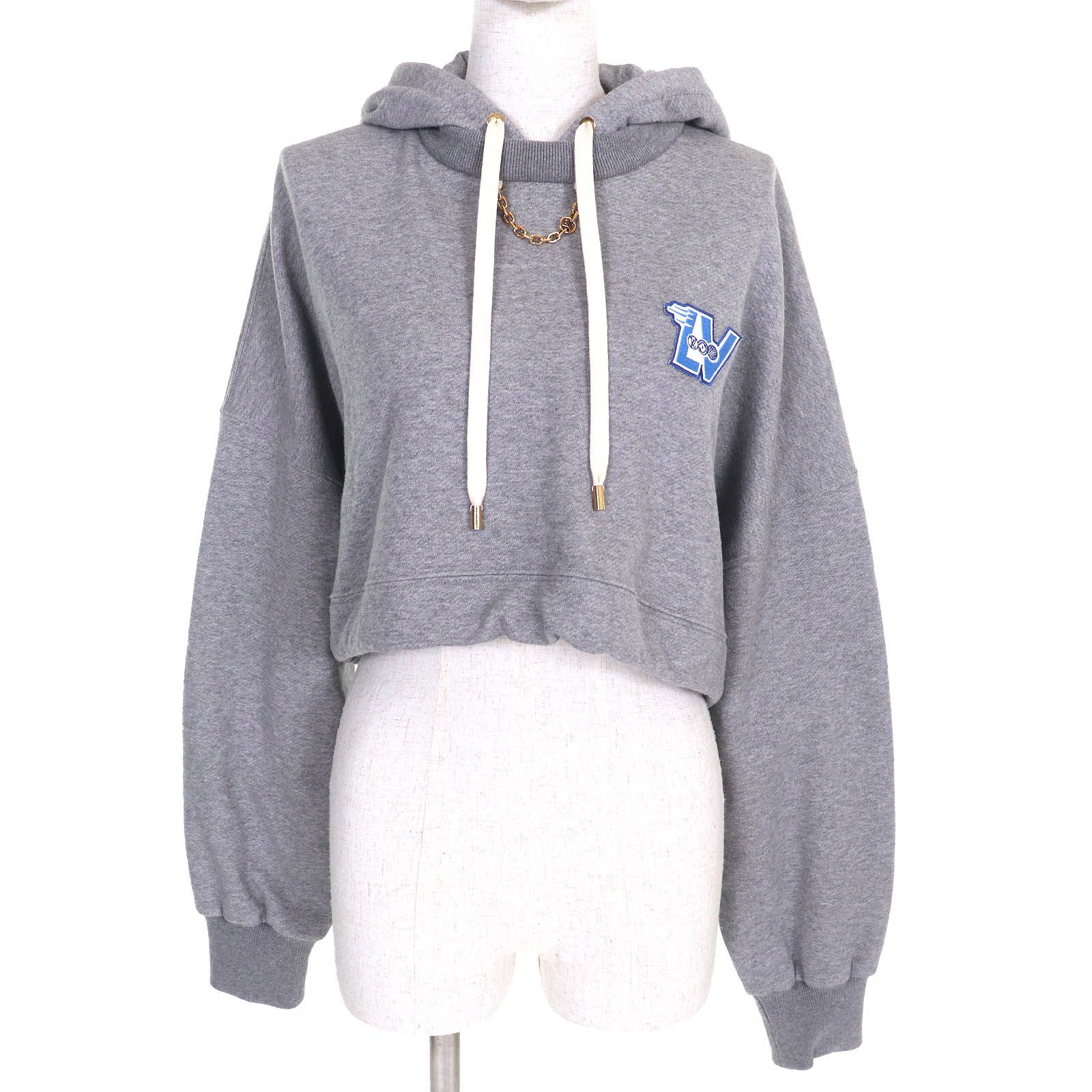 △LOUIS VUITTON ルイヴィトン 23SS 1AAOLZ LVフライトモード クロップド フーディー パーカー コットン ロゴチェーン ロゴワッペン グレー S イタリア製 レディース