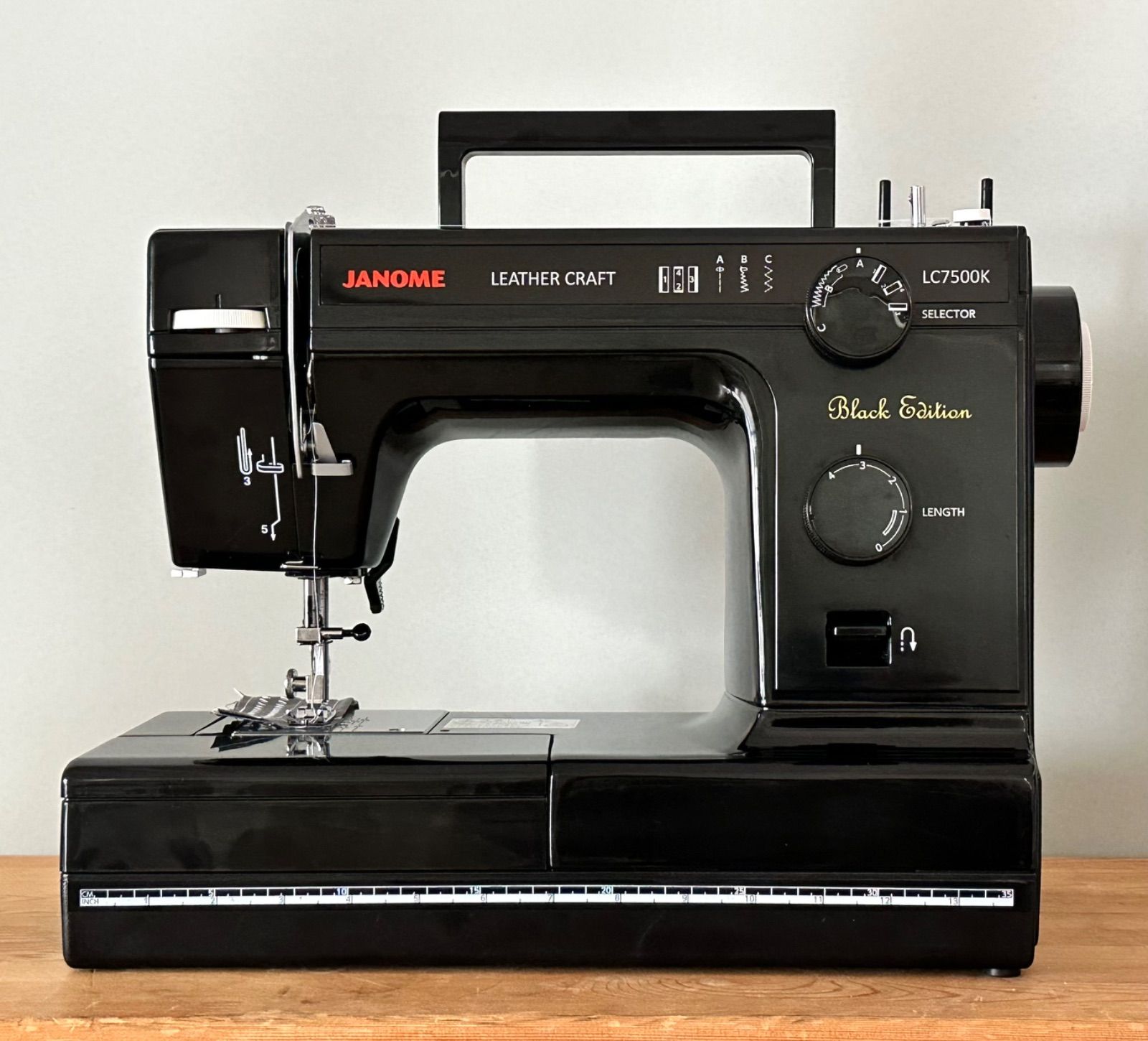 極美品　ジャノメ　JANOME　ミシン　LC7500K
レザークラフト　ブラック Amazon.co.jp: JANOME LC7500 LC7500 Powerful, Electric Sewing