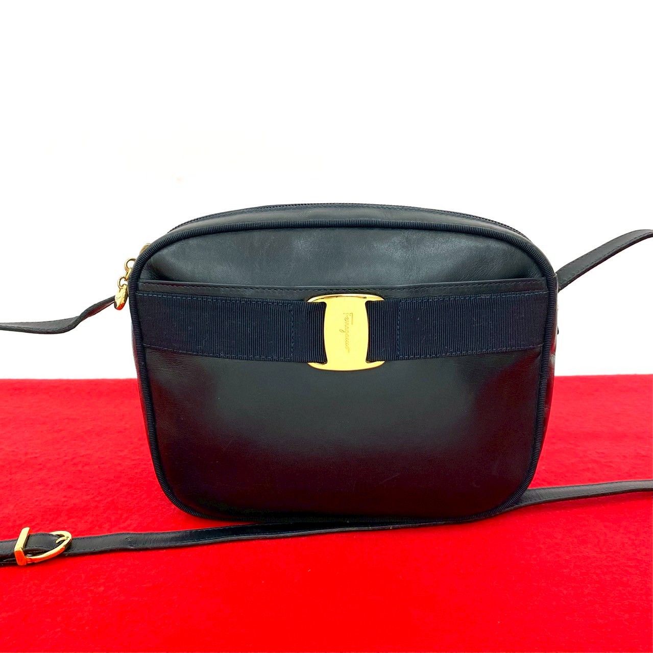 極 美品 Salvatore Ferragamo サルヴァトーレフェラガモ ヴァラ ロゴ