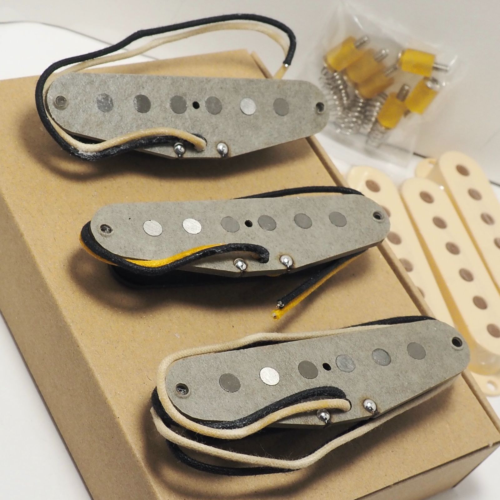 アルニコ2 スタガード　シングルピックアップ　３個　セット　クロスワイヤー アルニコV スタガード シングルピックアップ 3個 セット クロス