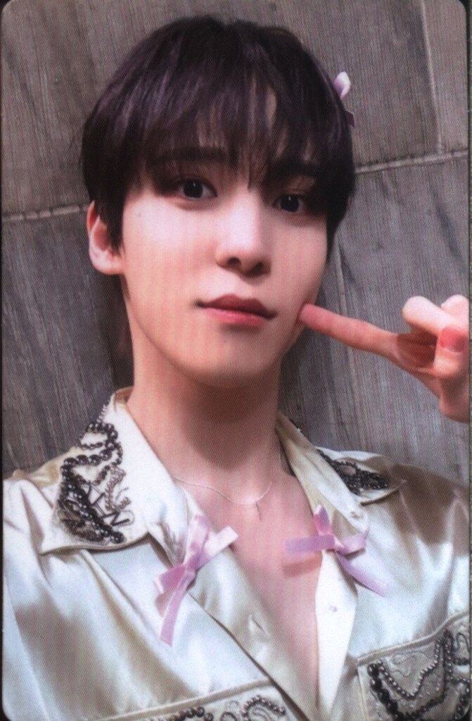 ATEEZ HELLO82 YUN HO GOLDEN HOUR Part.1 BOW