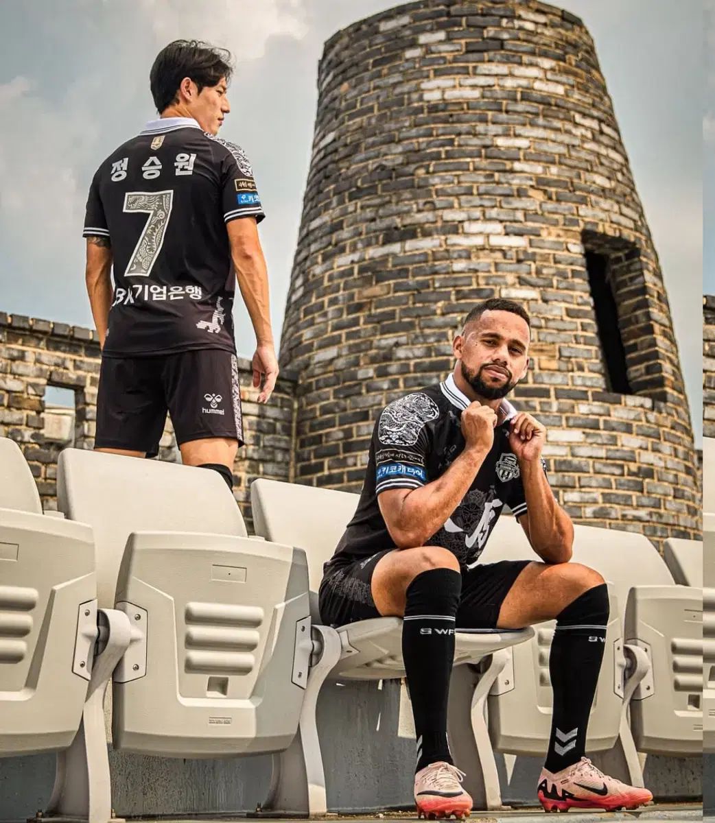 治 釜師 鈴木忠兵衛 造 雷霰紋繰口形鉄瓶 検索:白肌 南部鉄瓶, image size:1042x1200