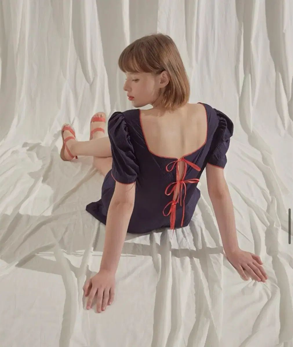 ダークローズシルクリージェンシードレス、1820年代のシルクガウン